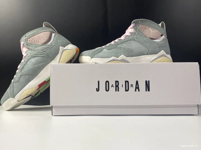 CT8528-002 Neutral 7 Air Retro Grey Jordan 0925